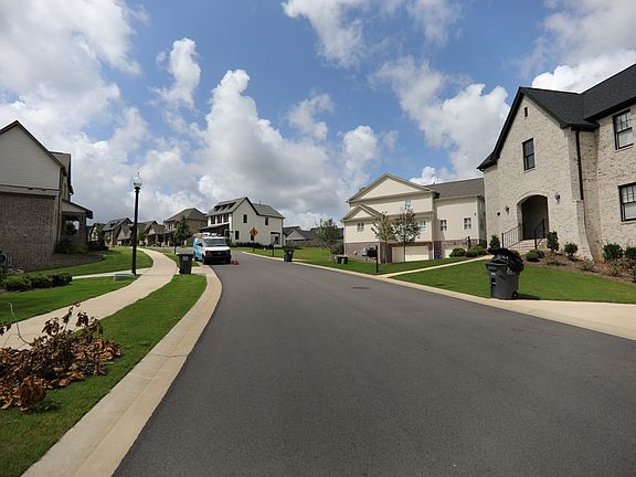 4th image of 2293 Southampton Dr