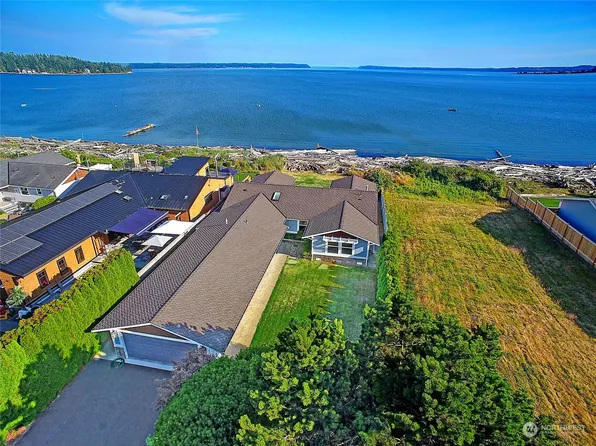 808 Livingston Bay Shore Drive, Camano Island, WA 98282