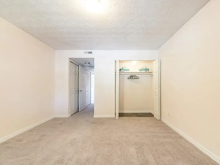 Oasis Club Apartments — Photo 17