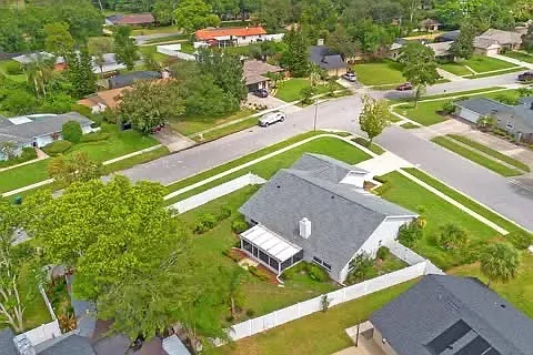 3 bed, 1904 sqft, $2,385 — Photo 2