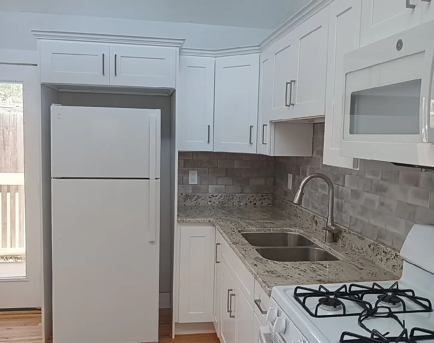 2 bed, 700 sqft, $1,100 — Photo 1