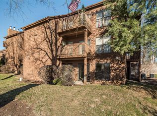 5198 Hollow Wood Ct #5198D, Saint Louis, MO