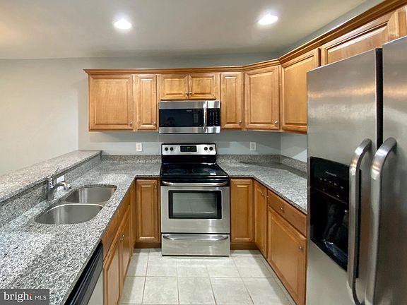 3rd image of 2468 Glengyle Dr #230