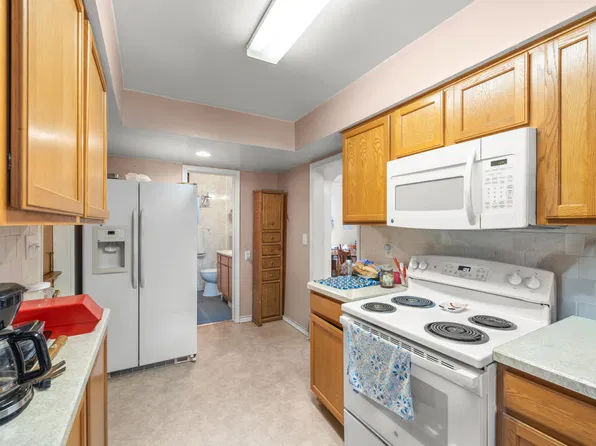 6560 Banner St, Taylor, MI 48180