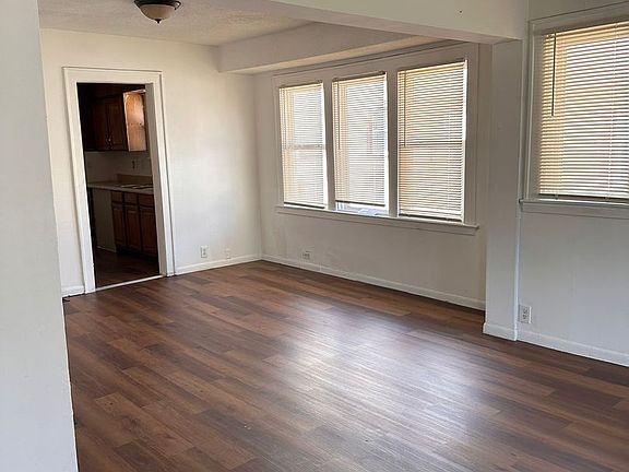 3rd image of 2544 Quincy Ave