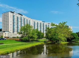10401 Grosvenor Pl APT 1605, Rockville, MD 20852