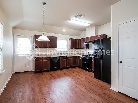 5th image of 18718 Dennington Dr
