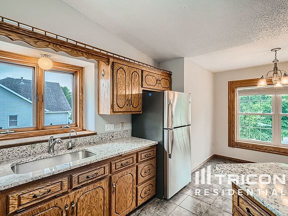 3rd image of 4840 Evergreen Ln N