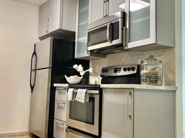 La Jolla Park East, 5229 Genesee Cv #108, San Diego, CA 92122