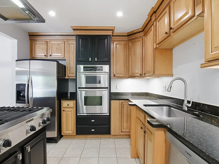 1115 N Old Woodward Ave #58 — Photo 7