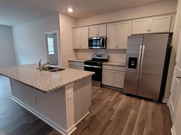 5th image of 7120 Foxhollow Ln