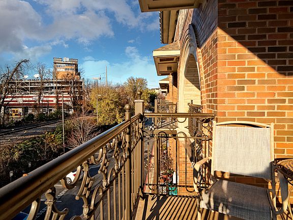 5th image of 600 W Meadow St APT 305