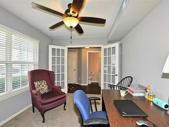 4th image of 18848 Auburn Ln
