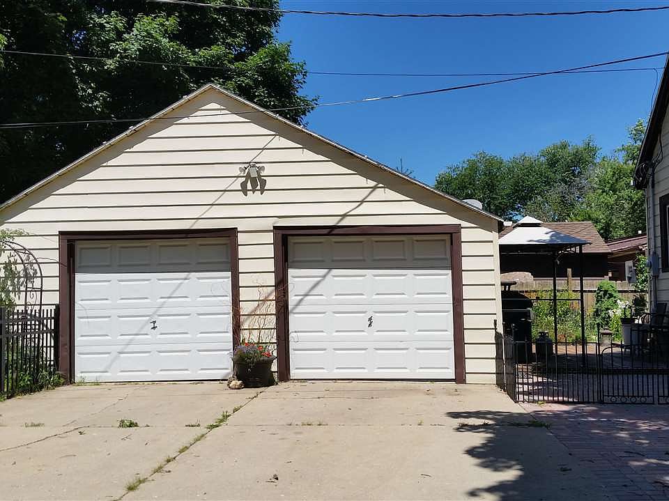 2nd image of 7502 Rogers St