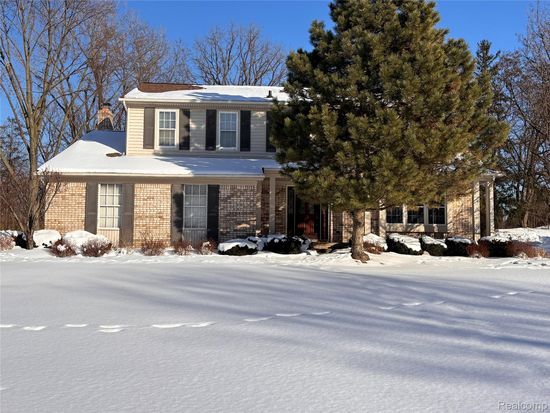 1805 Hickory Bark Ln, Bloomfield Hills, MI 48304