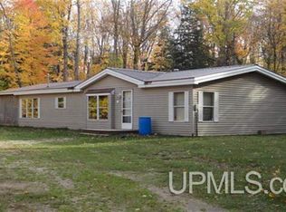E6699 Crossover Rd, Munising, MI 49862