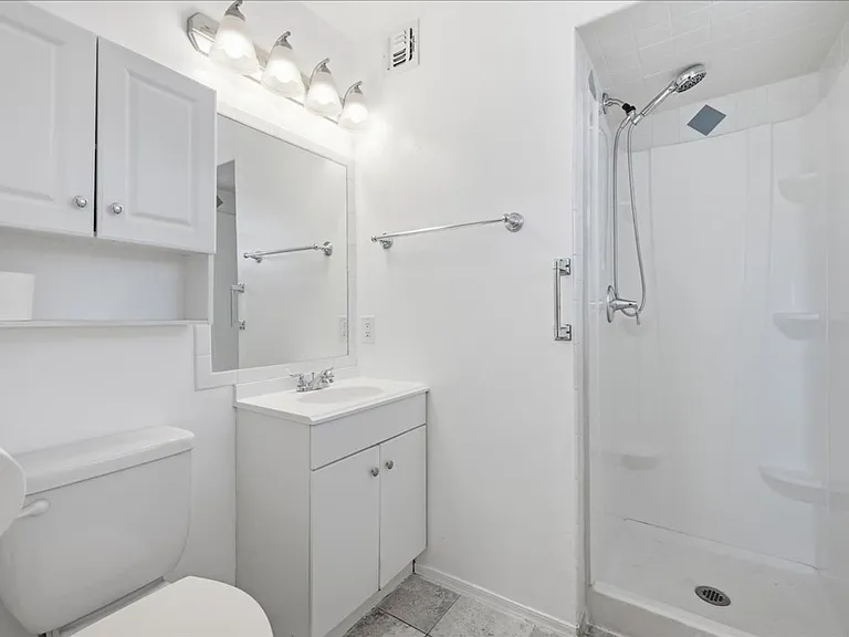 2525 N Cherry Ave — Photo 13