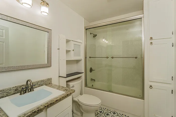 294 El Monte Blvd — Photo 10