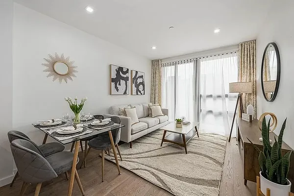 Rented by E Realty International Corp | media 14