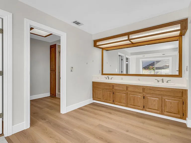 5650 Edgeview Dr — Photo 55