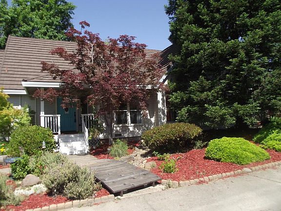 3rd image of 9728 Snowberry Way