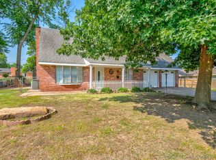 807 Concord Dr, Bartlesville, OK 74006