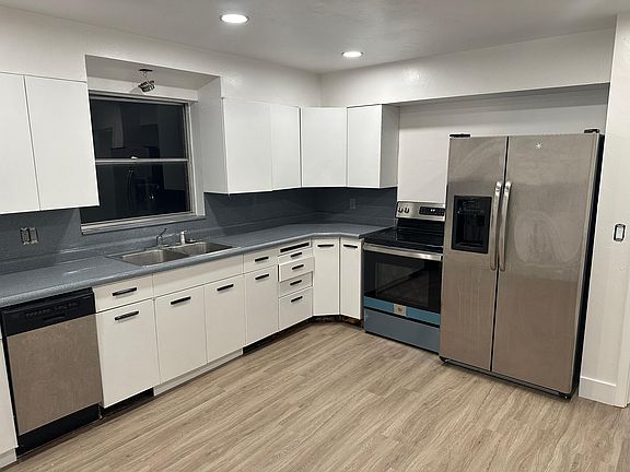 3rd image of 2420 E Lambourne Ave