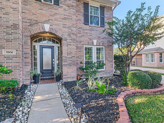 3rd image of 5506 Langhorne Ct