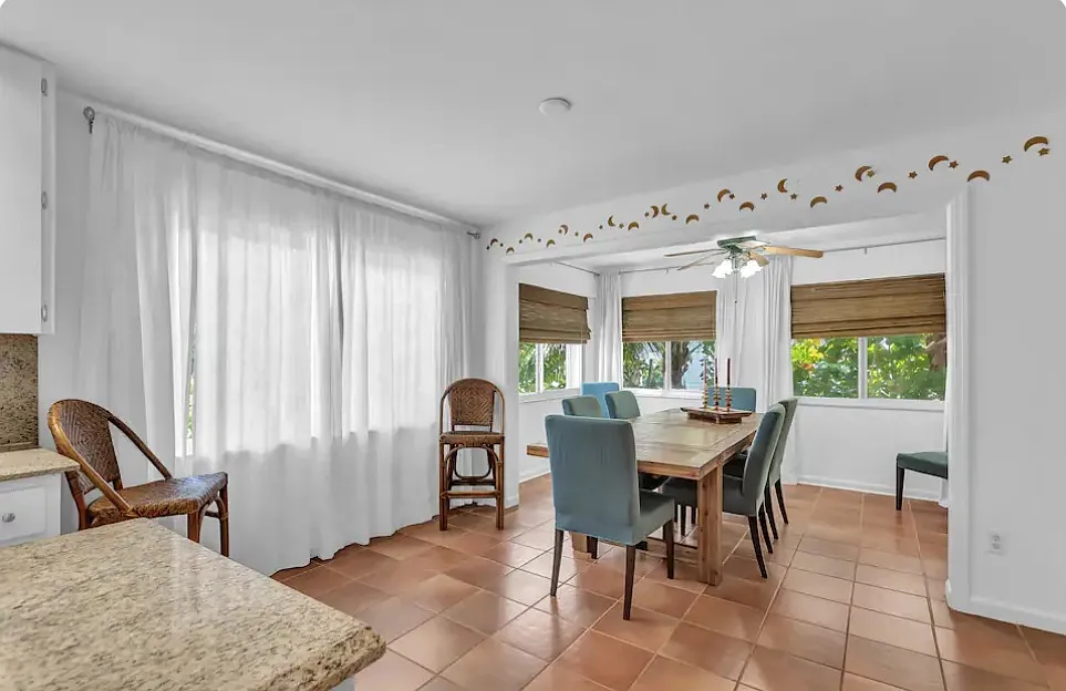 1821 E Barefoot Pl — Photo 4