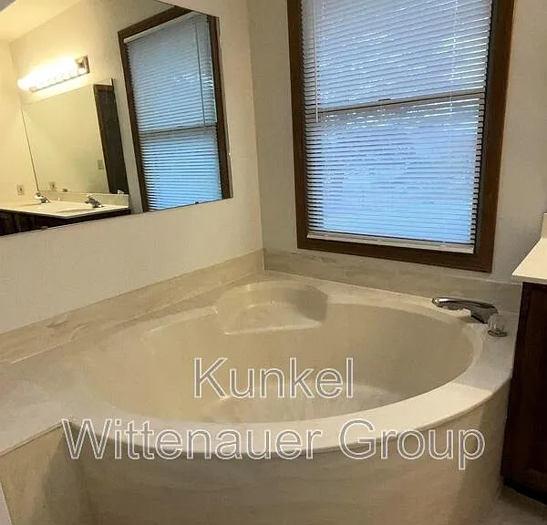 2020 Greenbrier Dr — Photo 20