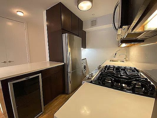 2nd image of 156 Prince St APT 6A