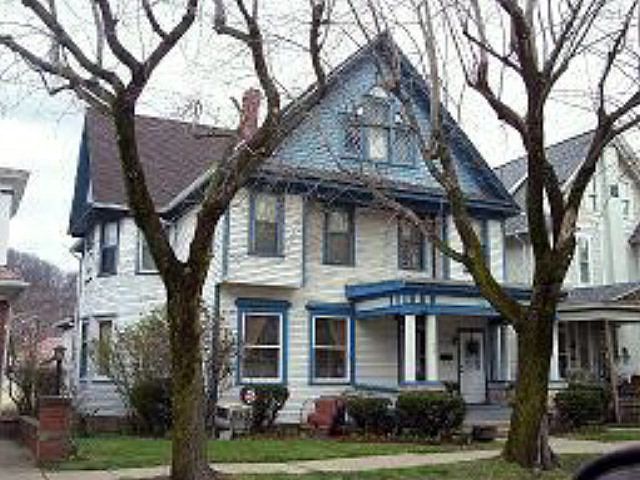 1st image of 206 1/2 W 1st St