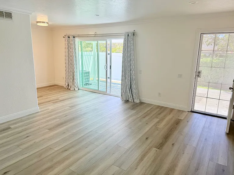 771 Iverson Point Way — Photo 2
