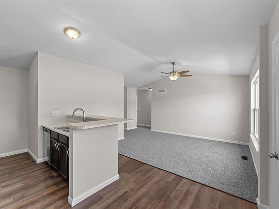 4th image of 101 Equestrian Dr