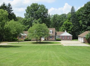 1206 Ghent Hills Rd, Akron, OH 44333