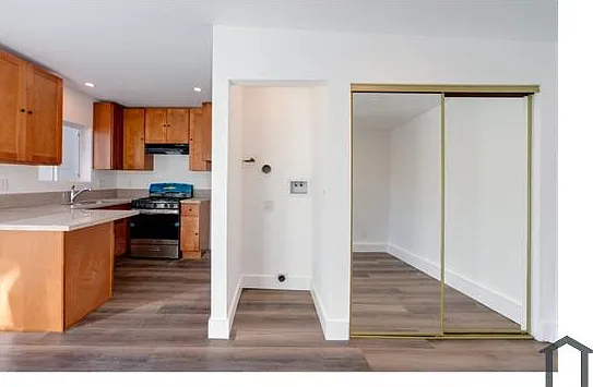 Studio, 300 sqft, $1,600 — Photo 3