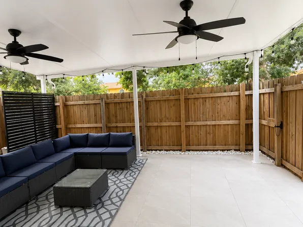 8037 W 36th Ave, Hialeah, FL