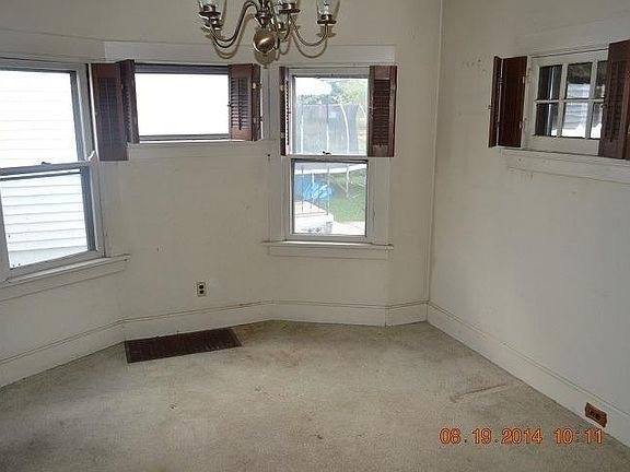 4th image of 2249 Quatman Ave