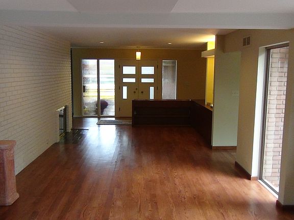 Dining Rm w/ Solid Oak Floor