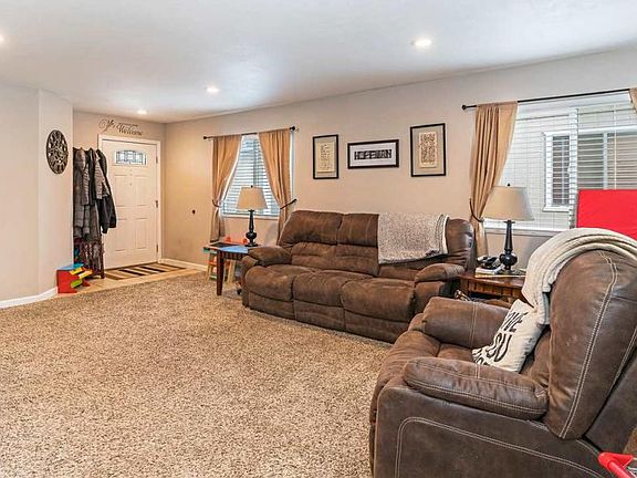 3rd image of 1841 Catham Ln