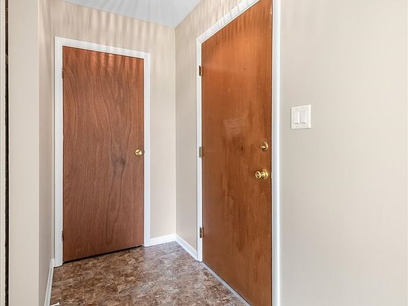 3rd image of 1100 N Farnsworth Ave APT 2E