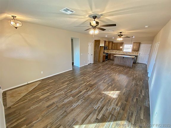 4th image of 207 W Lincoln Ave