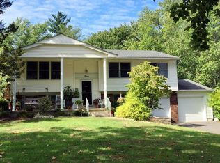 3 Chelsea Rd, Manalapan, NJ 07726