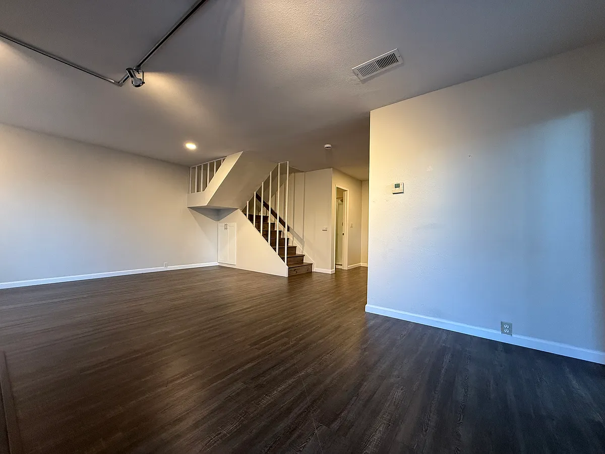 Building Photo - 3824 Camino Lindo