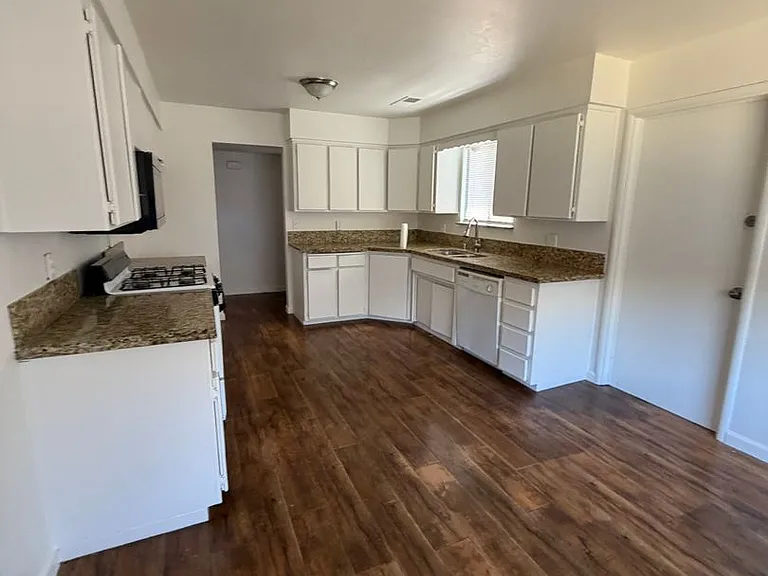 2944 S Linda Vista St — Photo 3