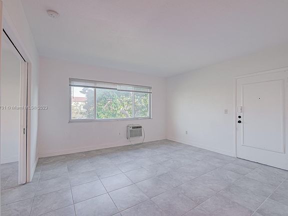 3rd image of 212 Phoenetia Ave APT 6