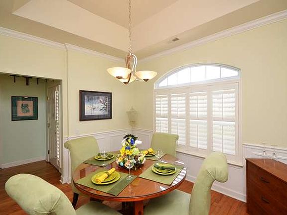 3rd image of 48 Victoria Park Dr