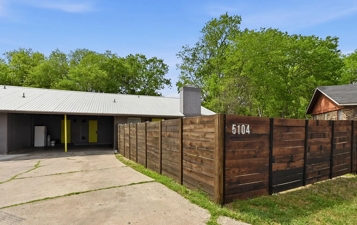 Building Photo - 5104 Spruce Cv #A