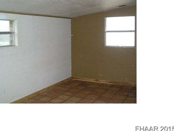 3rd image of 400 Barton St
