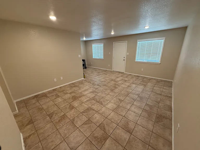 1343 E Fedora Ave — Photo 3